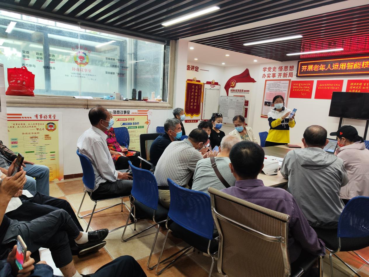 河滨社区科协开展老年人运用智能技术专项普及培训活动.png