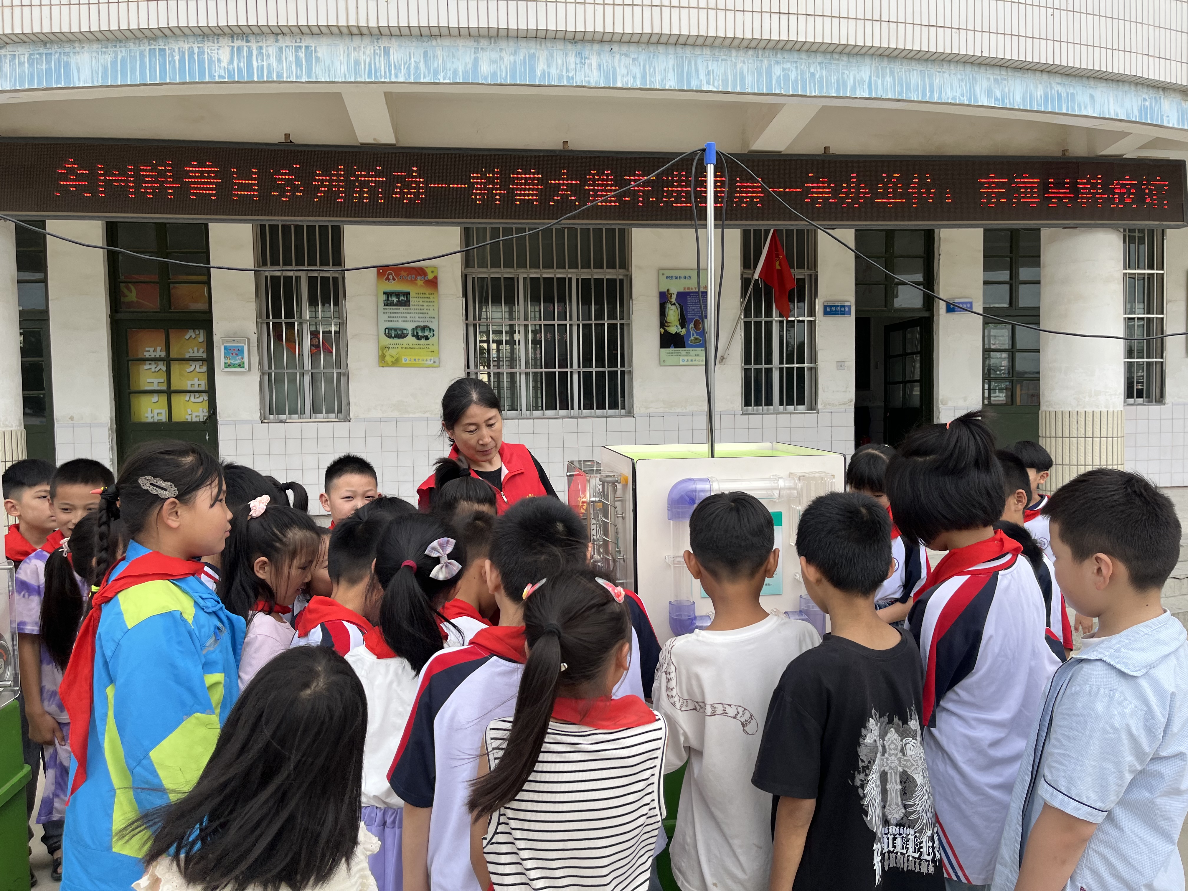 科普大篷车进校园.jpg