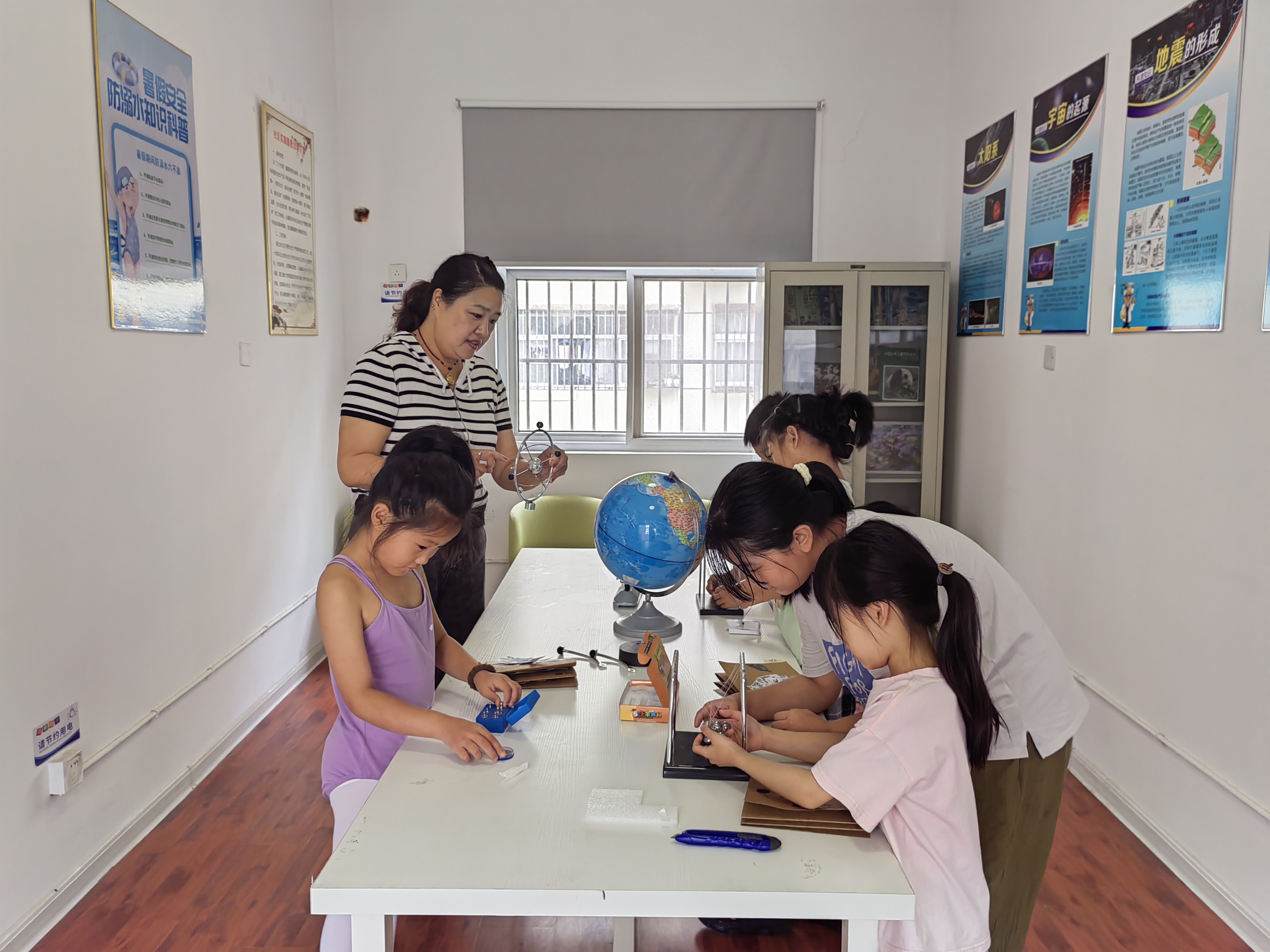 新南街道新龙社区开展暑期青少年科普教学活动 (5).jpg