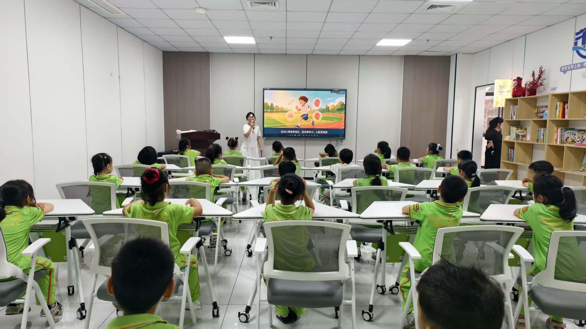 菜市社区开展暑期未成年人趣味运动会.jpg