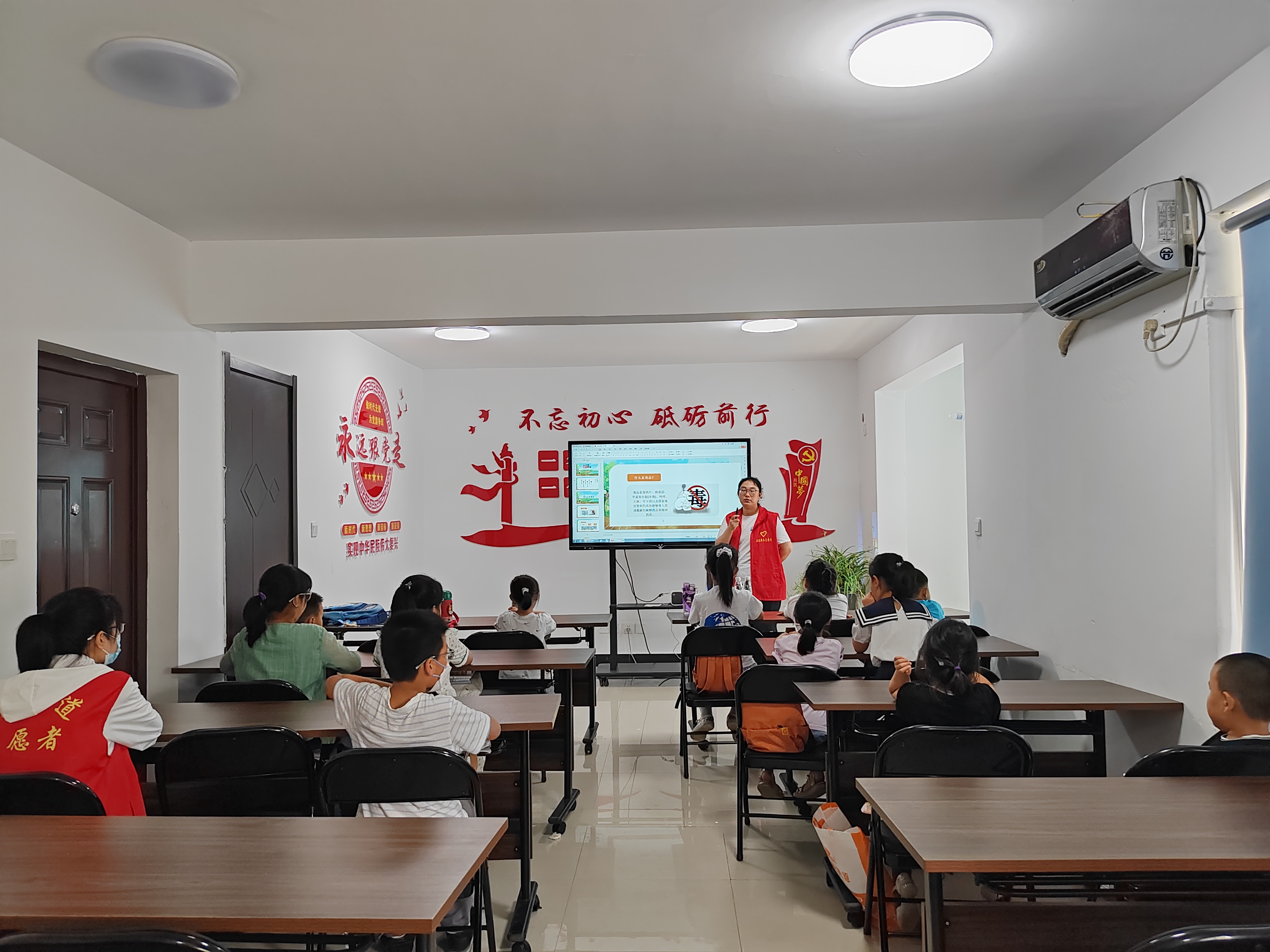 新东街道：振兴社区科协开展青少年“珍爱生命 远离毒品”禁毒知识宣传活动 (1).jpg