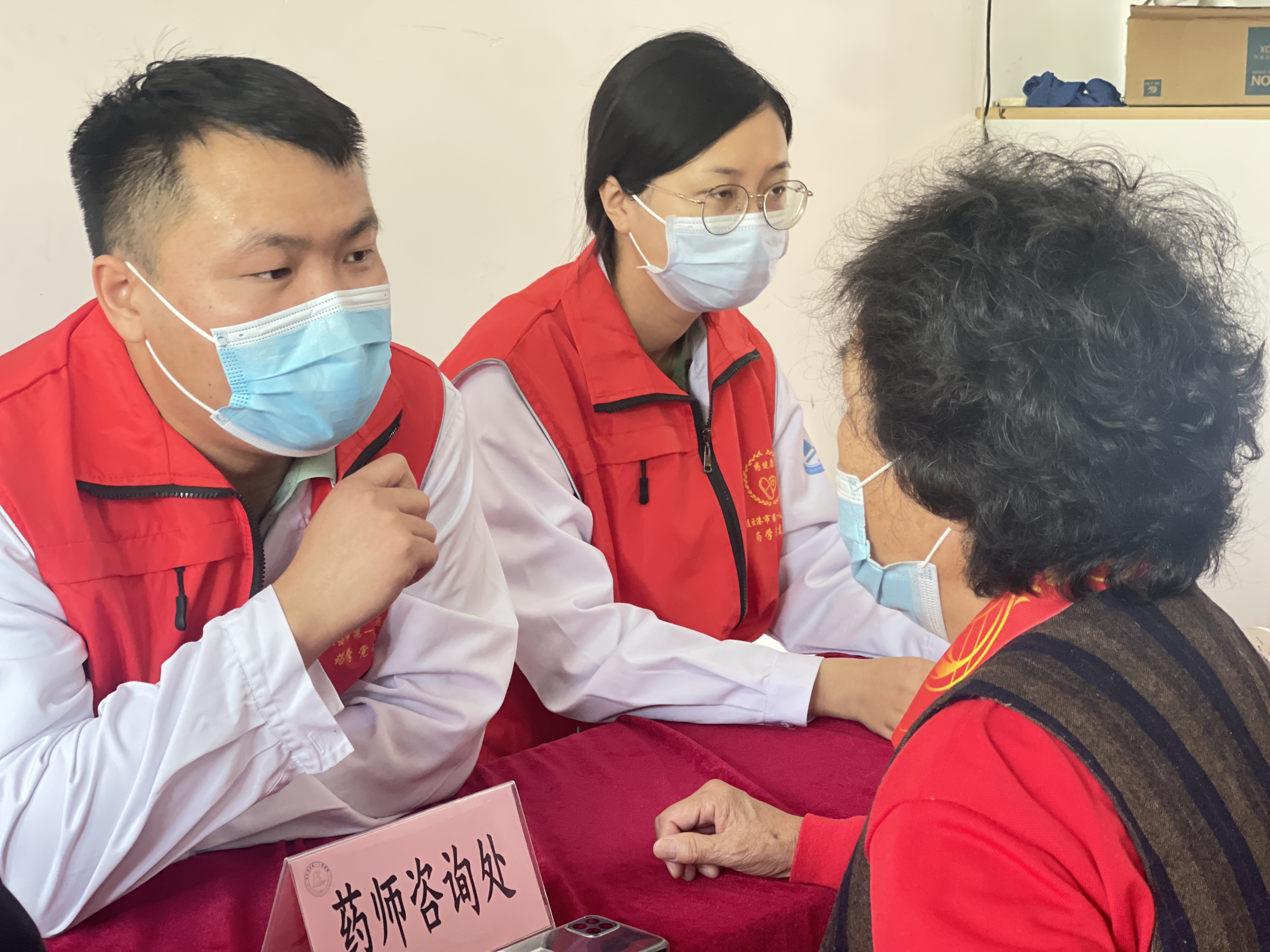 “健康义诊进社区 真情服务暖民心”志愿服务活动2.jpg