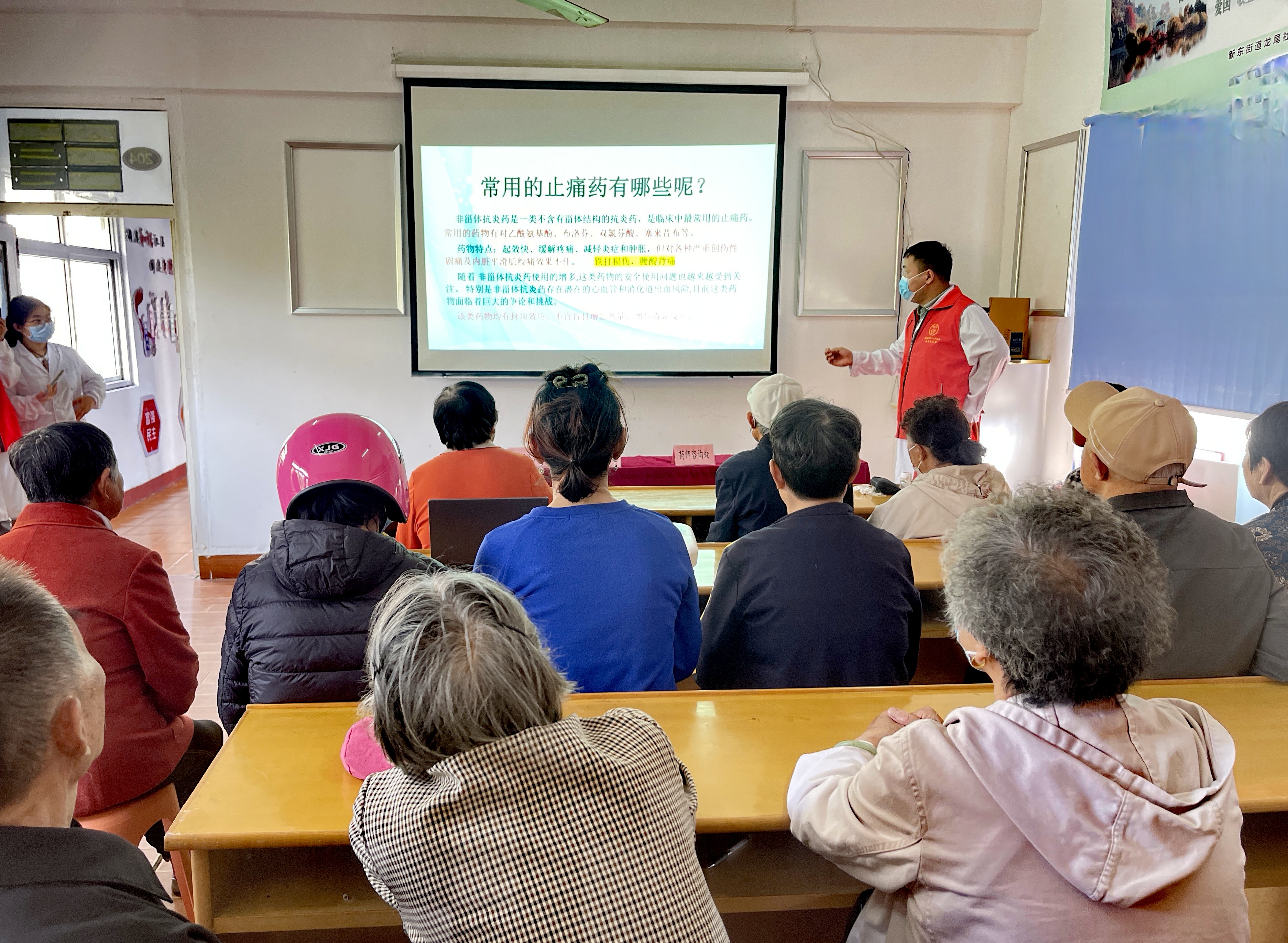 “健康义诊进社区 真情服务暖民心”志愿服务活动.jpg