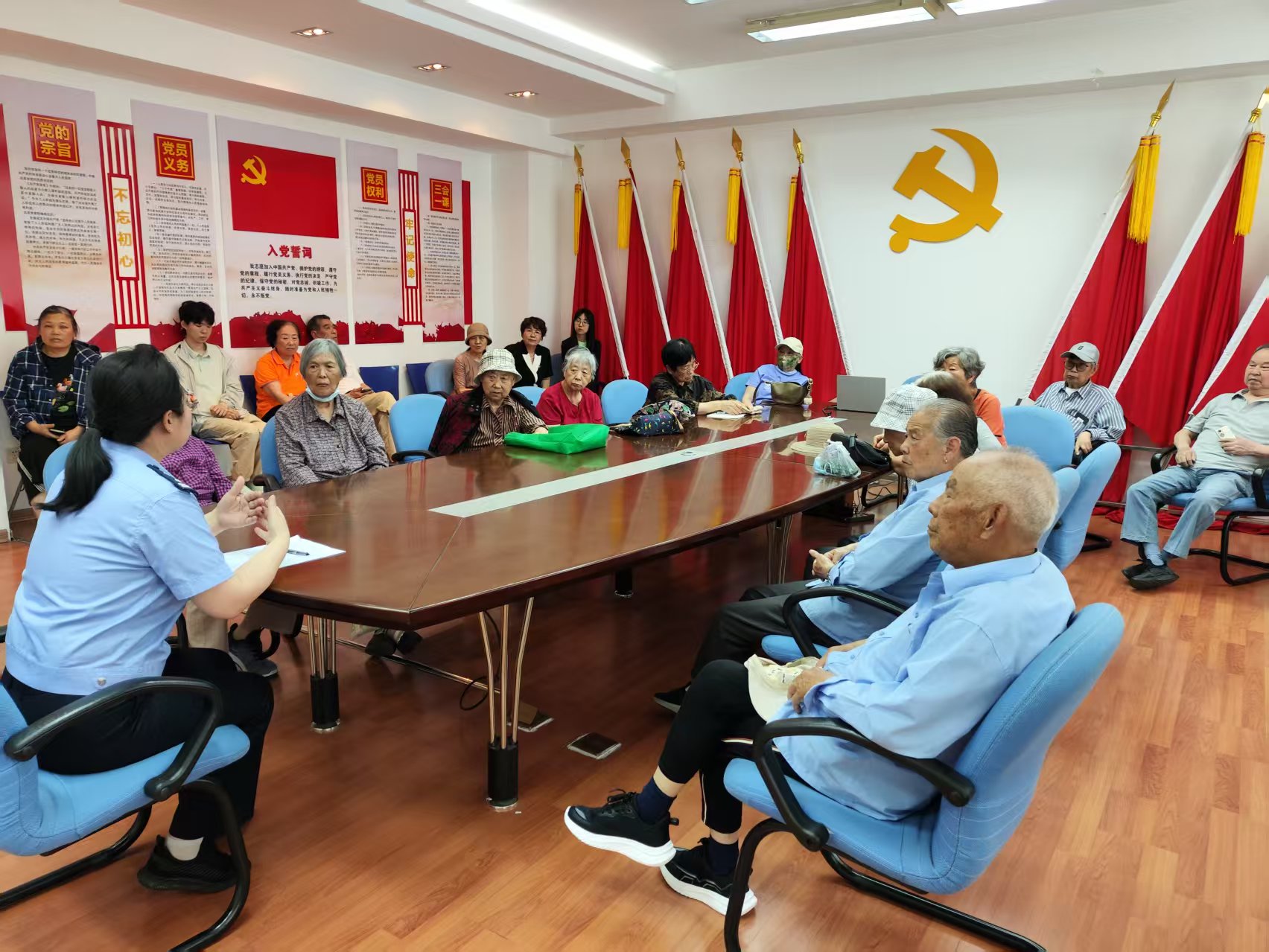 反诈课堂进社区 守护最美 夕阳红—— 海州区 (2).jpg
