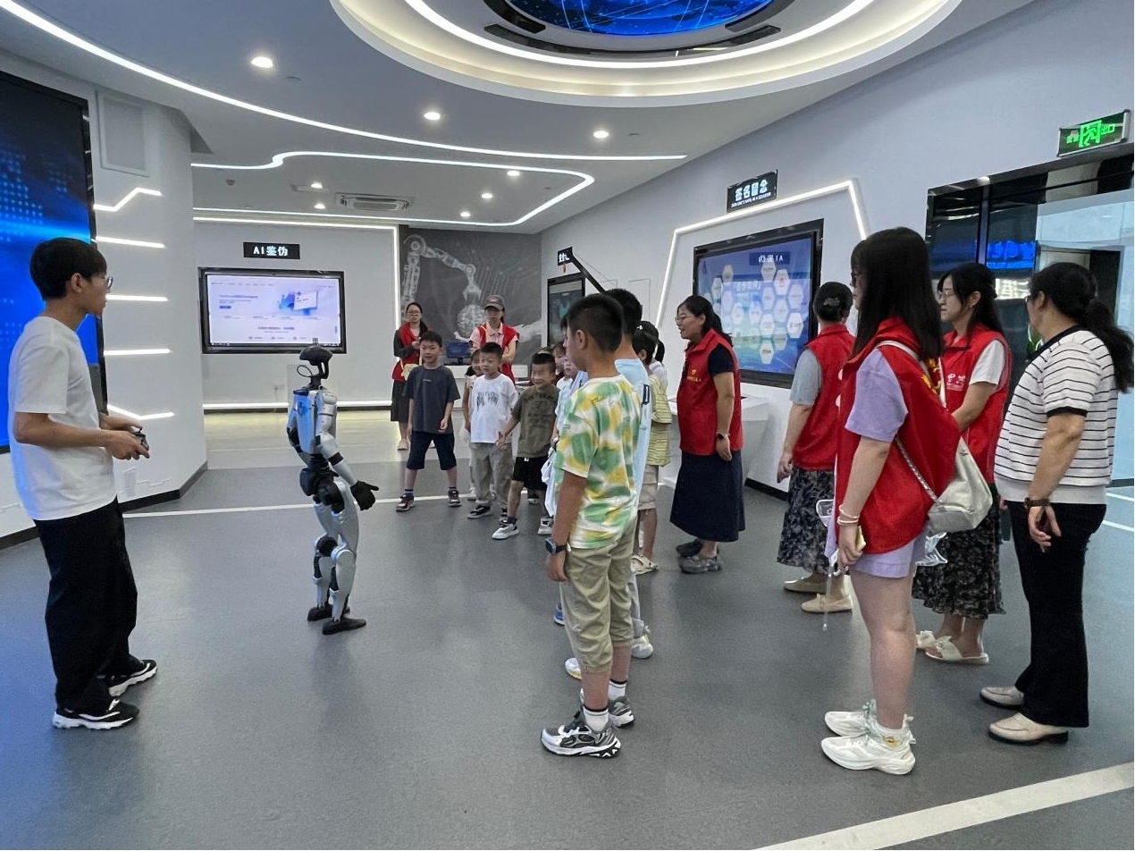 科普润童心 科技伴成长----龙尾社区科协组织暑期班学生参观电信科技馆科普研学活动4.jpg