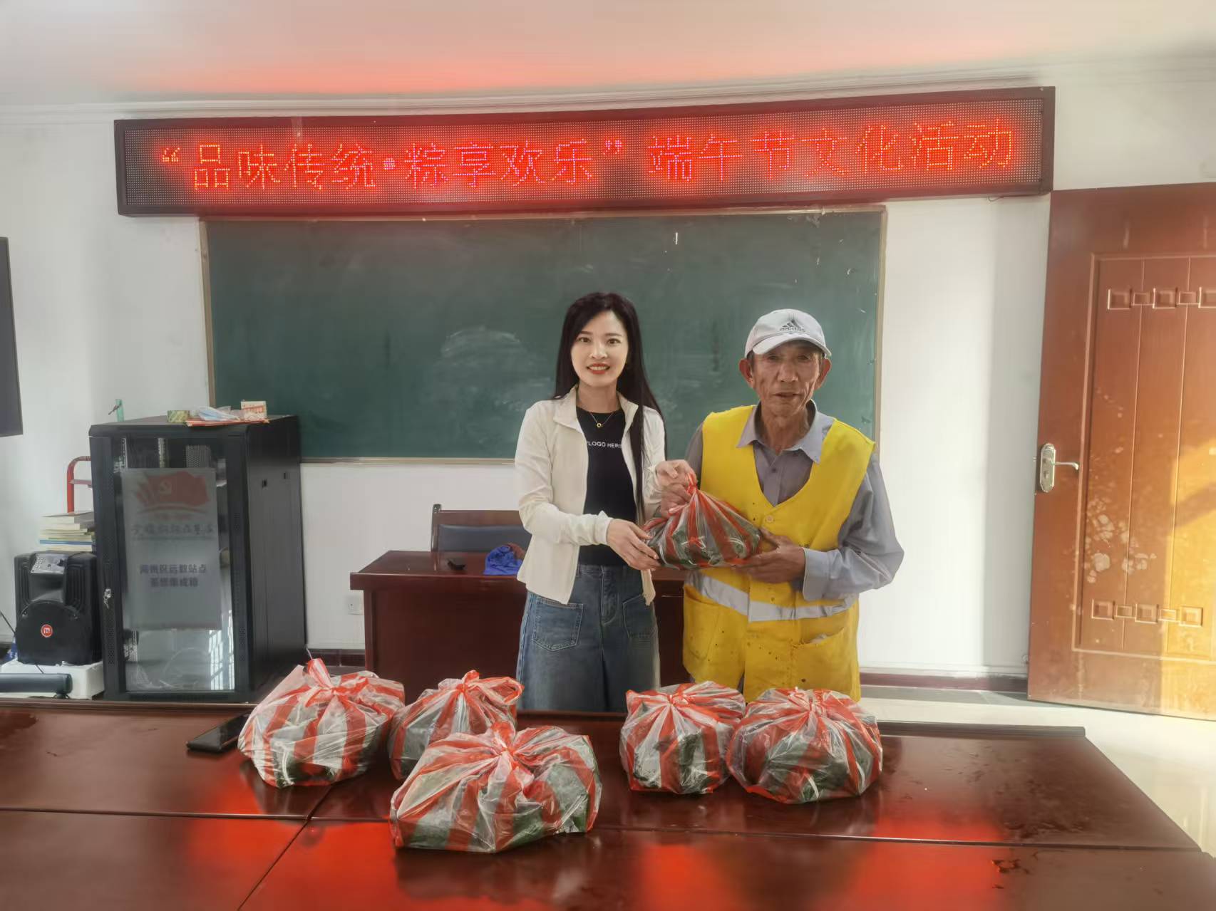 品味传统 粽享欢乐 东风社区与辖区居民共赴端午甜蜜之约.4.jpg