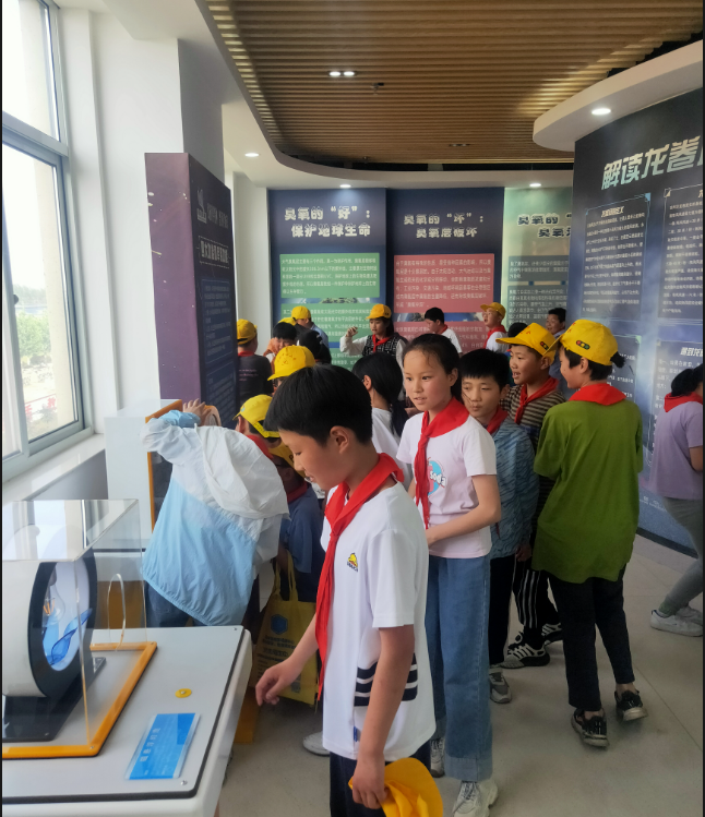 2 走进社区科普馆.png