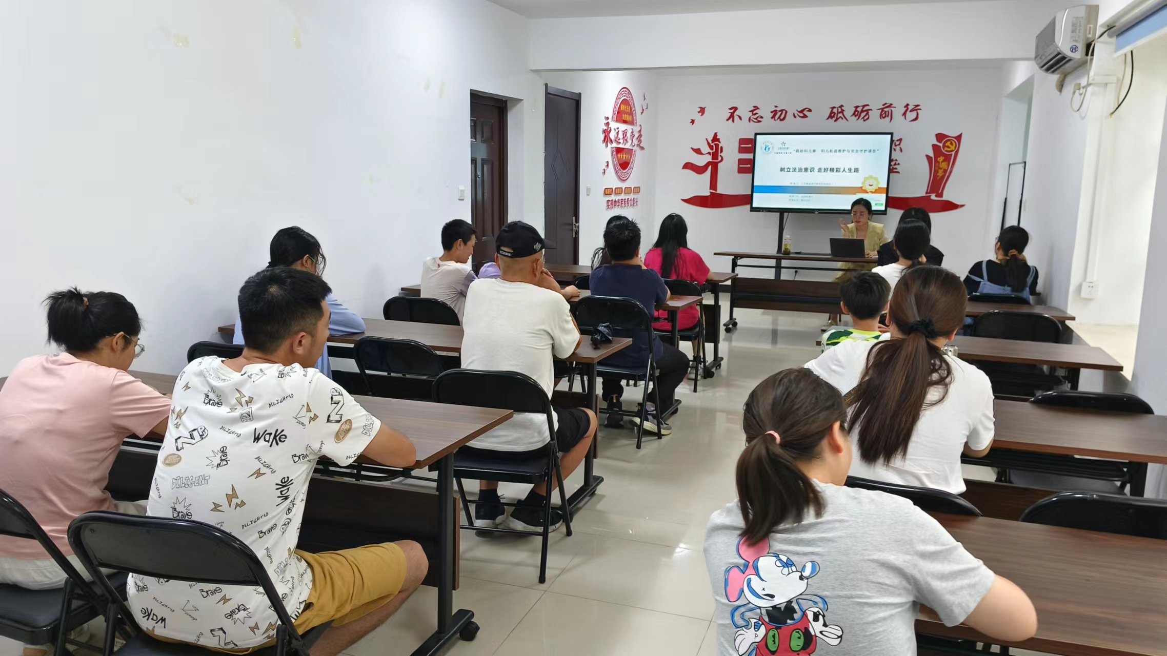 新东街道：振兴社区科协开展法律知识讲座 (1).jpg