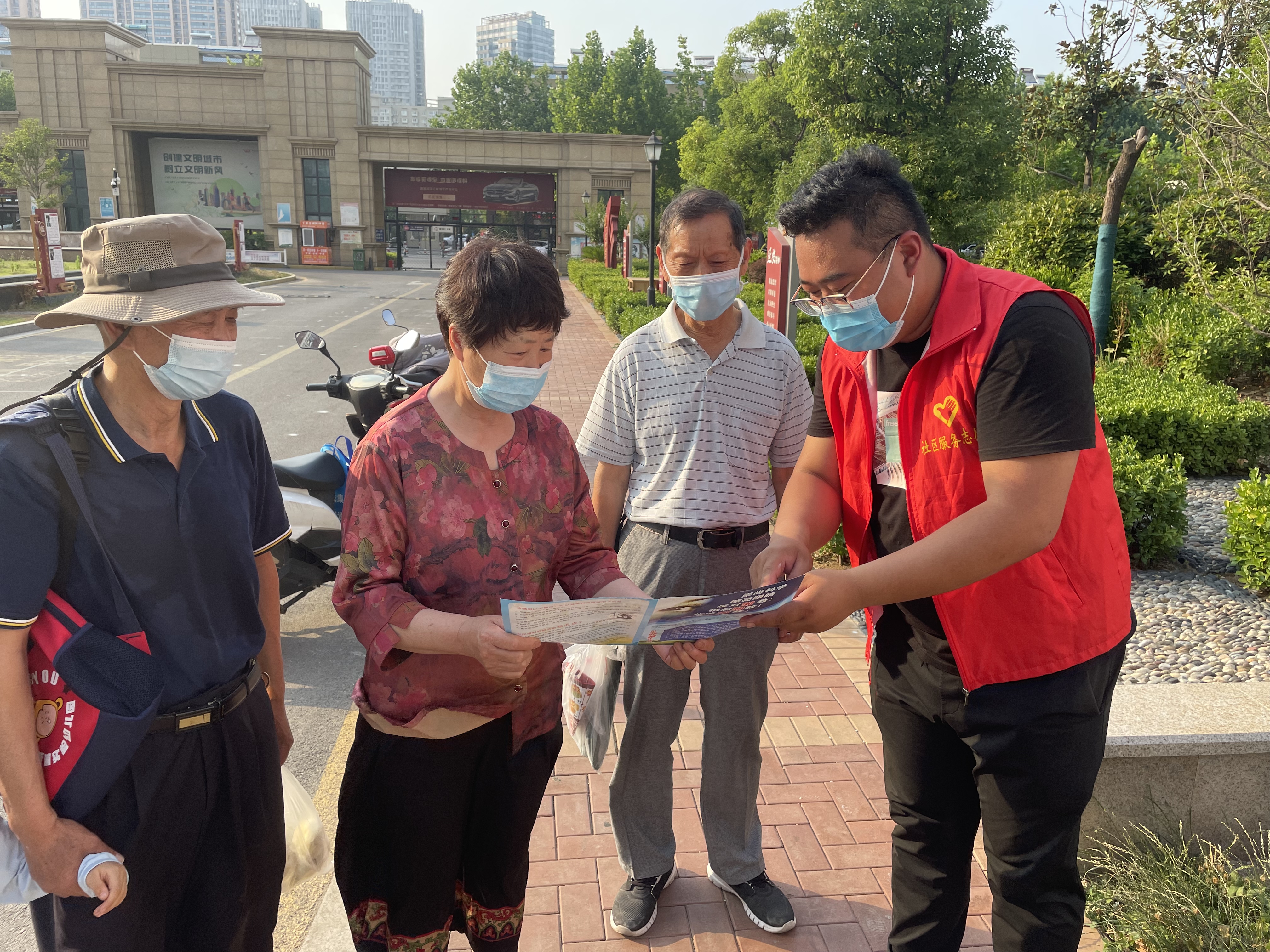 新东街道：振兴社区科协开展反邪教科普宣传活动 (1).jpg