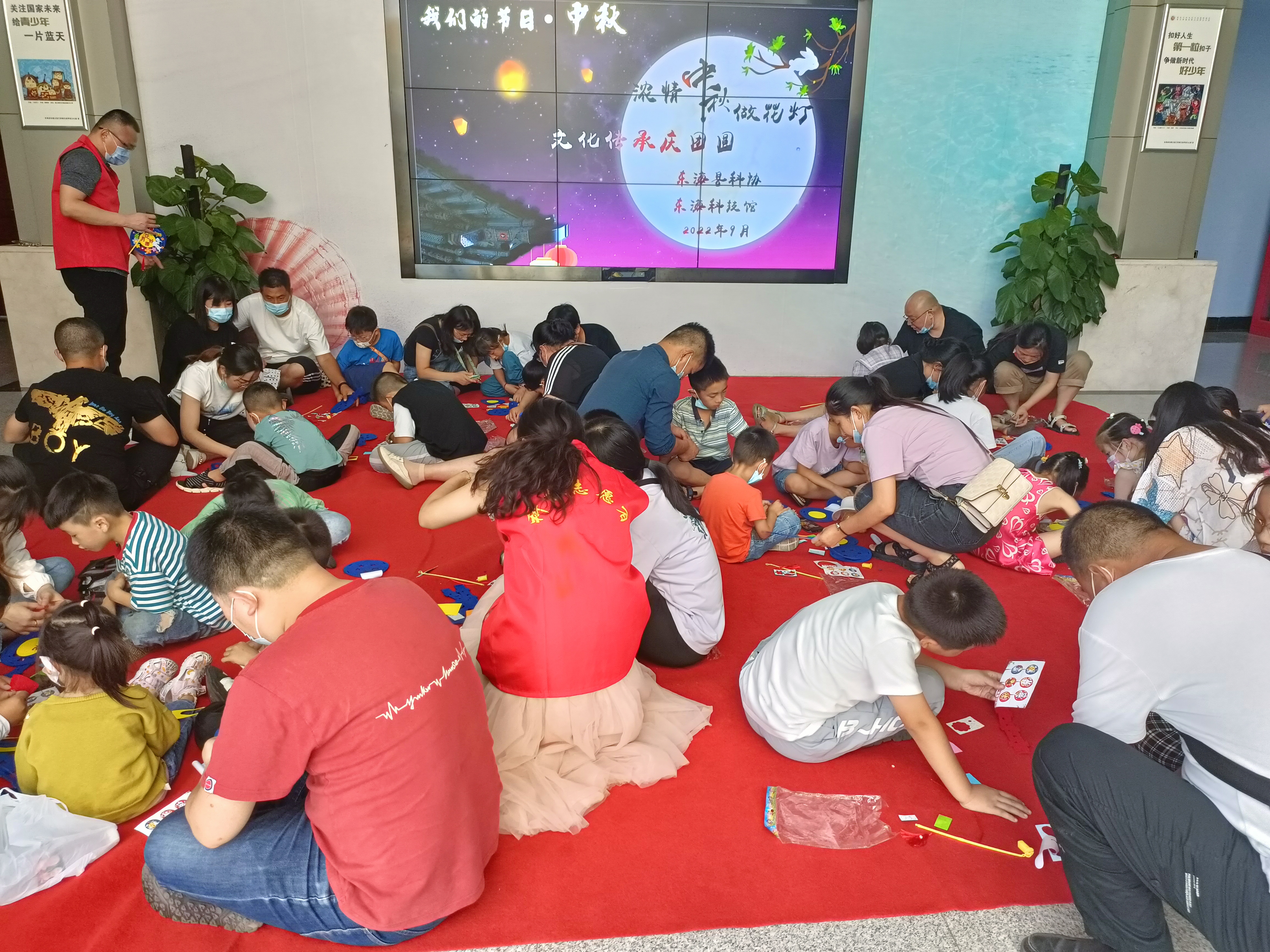 时间：9.10 主办单位：东海县科协  活动名称：我们的节日.中秋----浓情中秋做花灯 文化传承庆团圆.jpg