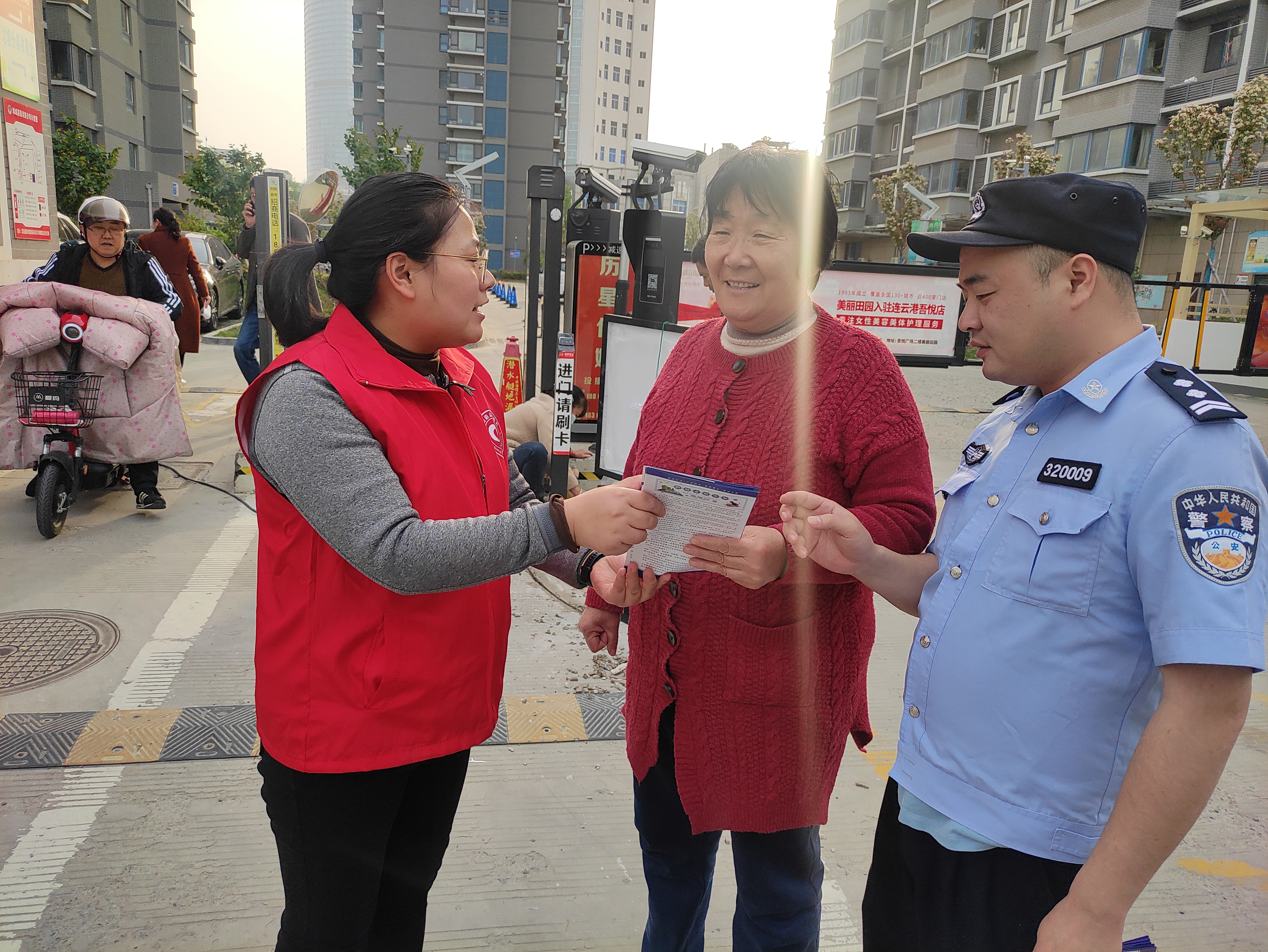 龙尾社区开展防诈骗宣传 提升居民防范意识 (1).jpg