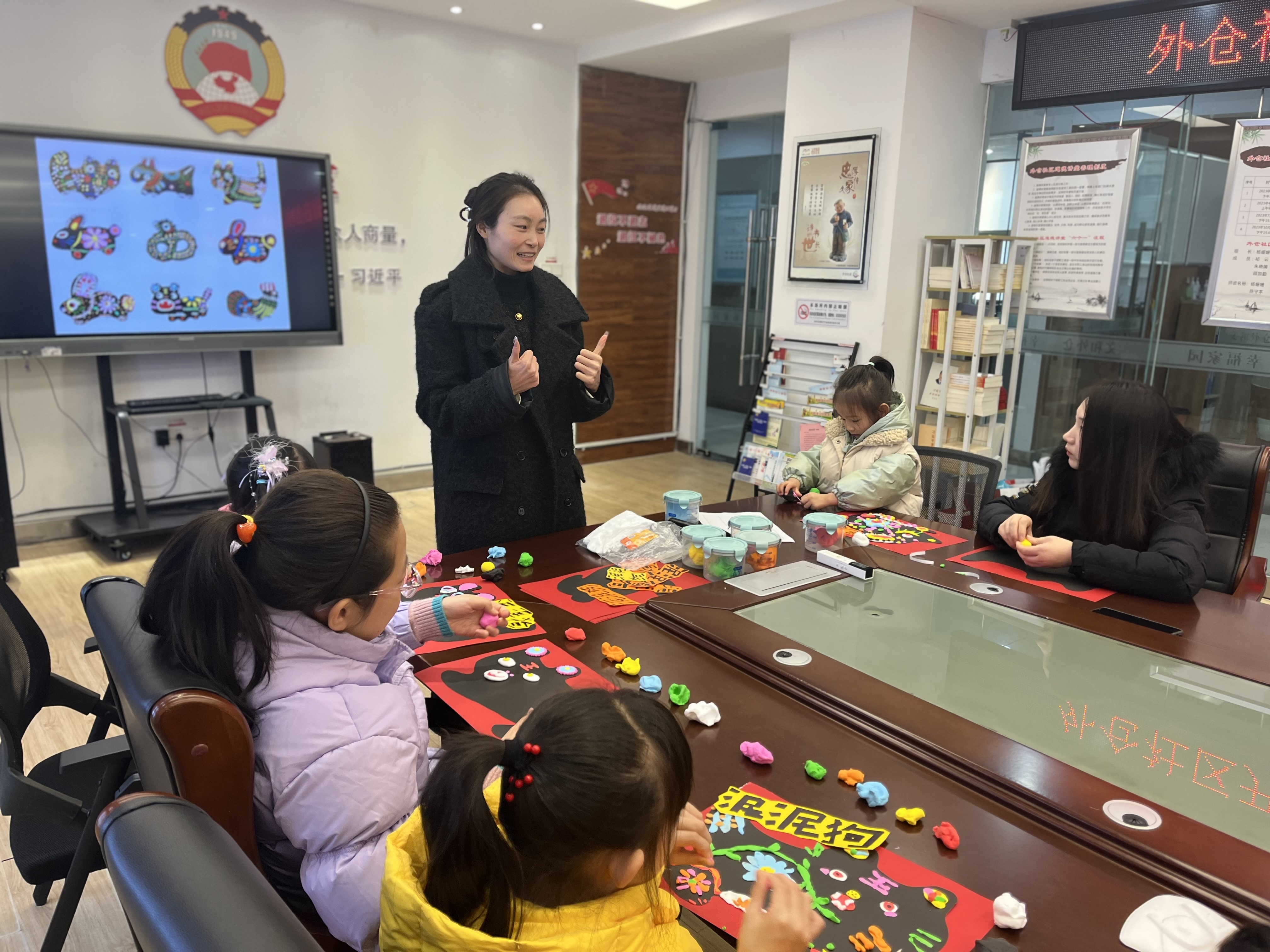 外仓社区科协开展非遗泥泥狗制作科普活动2.JPG