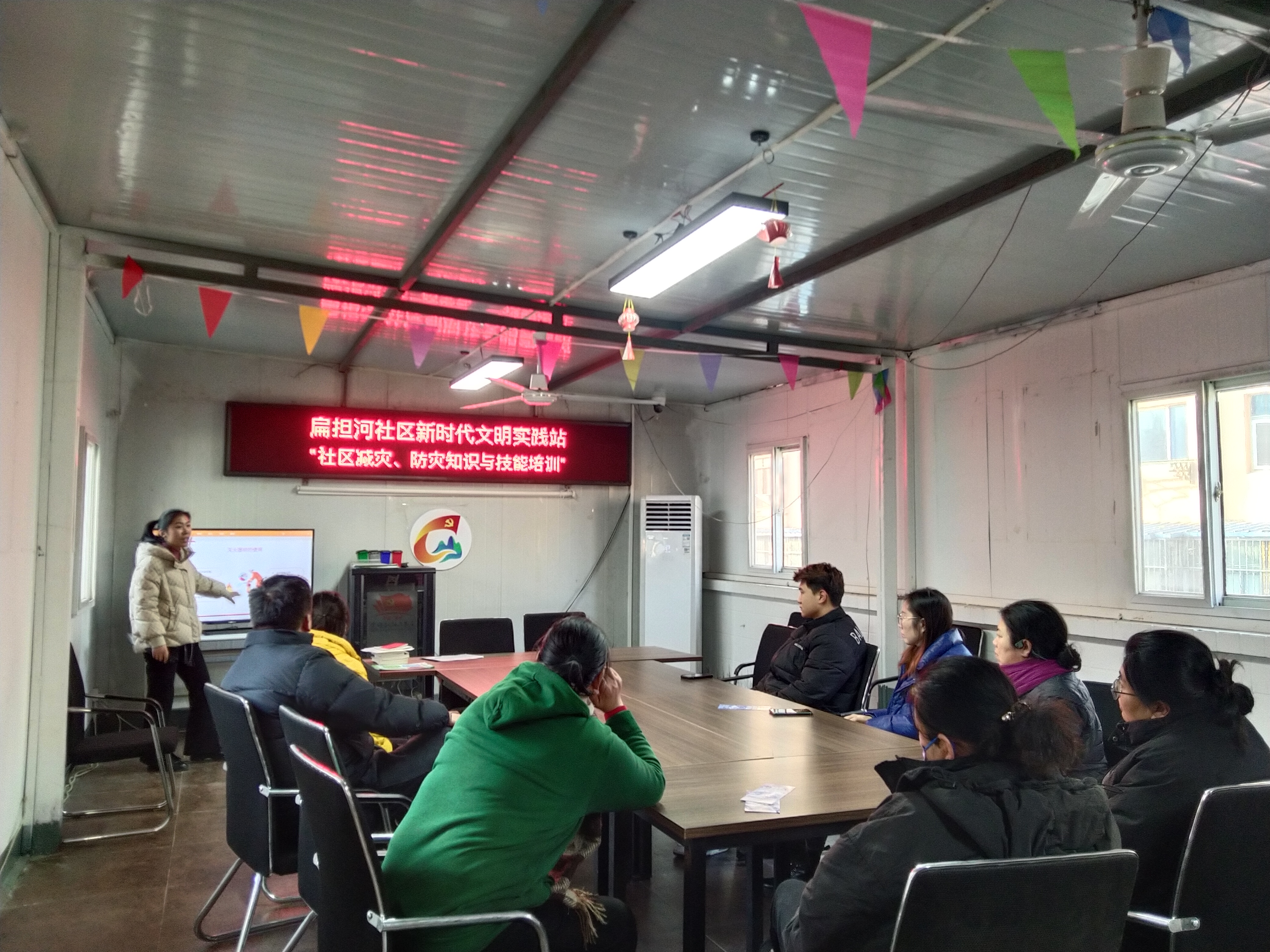 扁担河社区开展减灾防灾知识与技能培训 (1).jpg