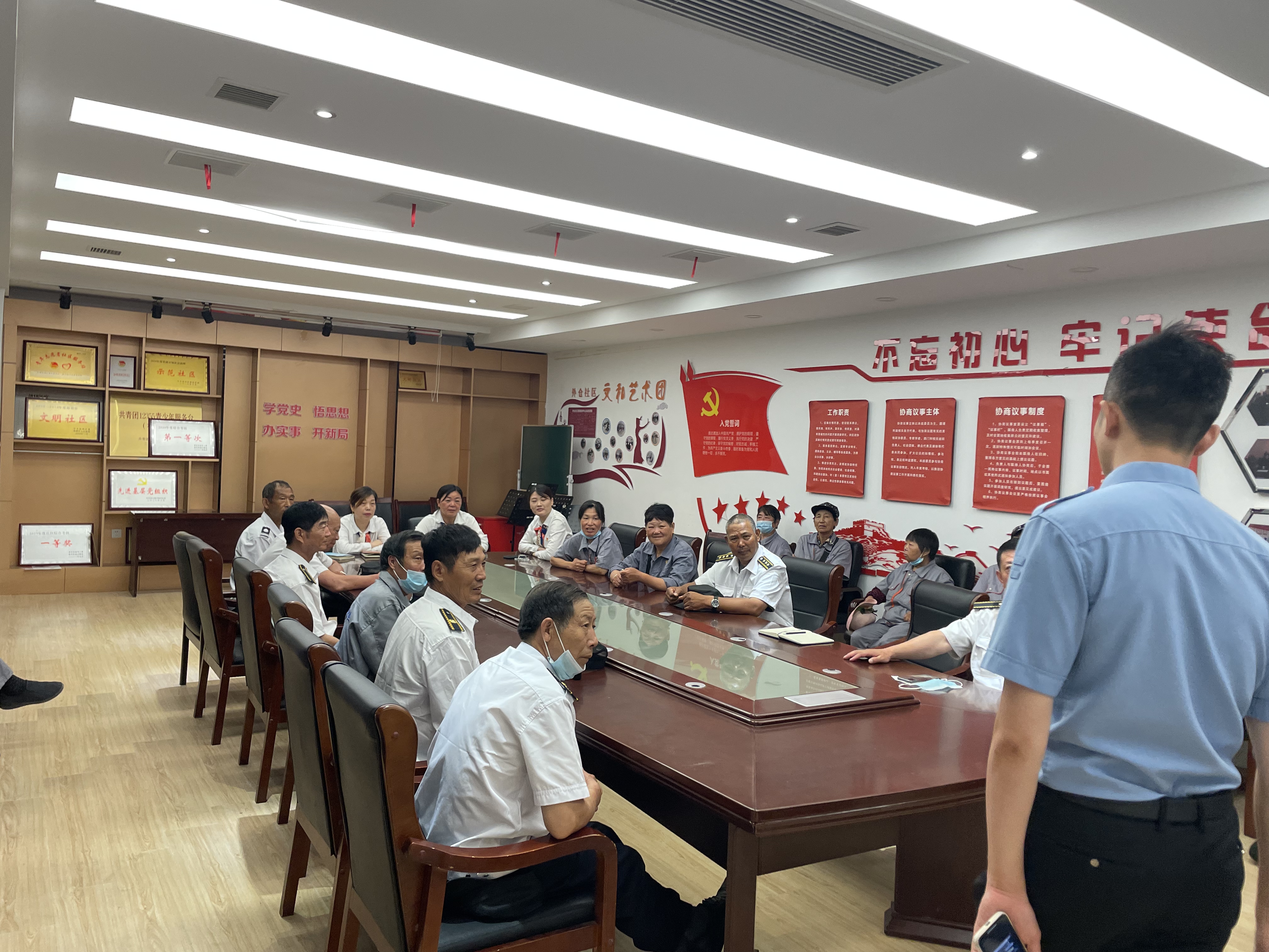 新东街道 ：外仓社区科协组织驻地单位、小区物业开展消防安全知识讲座.jpg