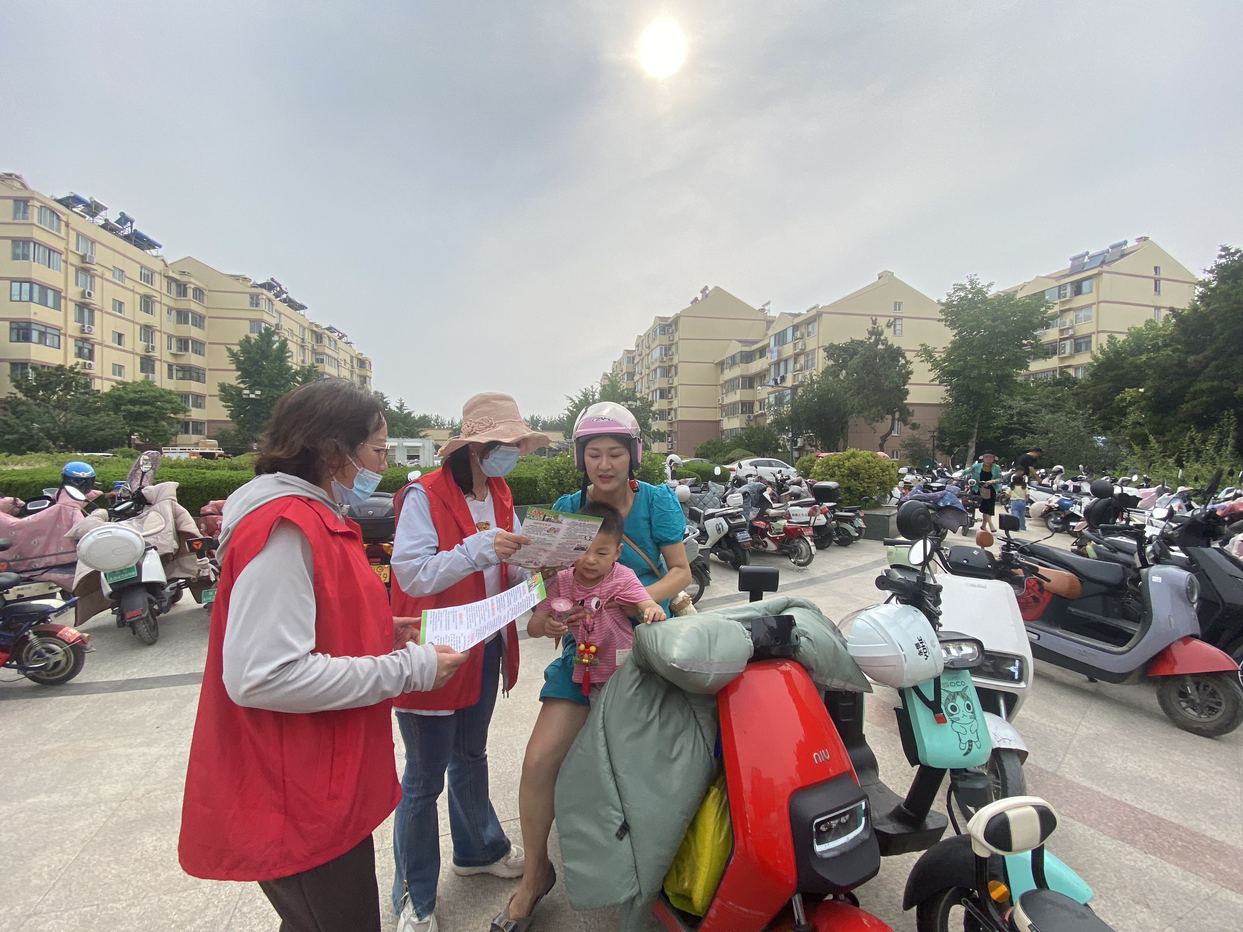 新东街道：苍梧社区科协开展暑期儿童防溺水宣传活动 (1).jpg